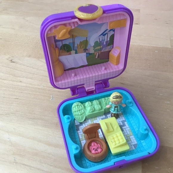 Polly Pocket and Case - Picture 1 of 8